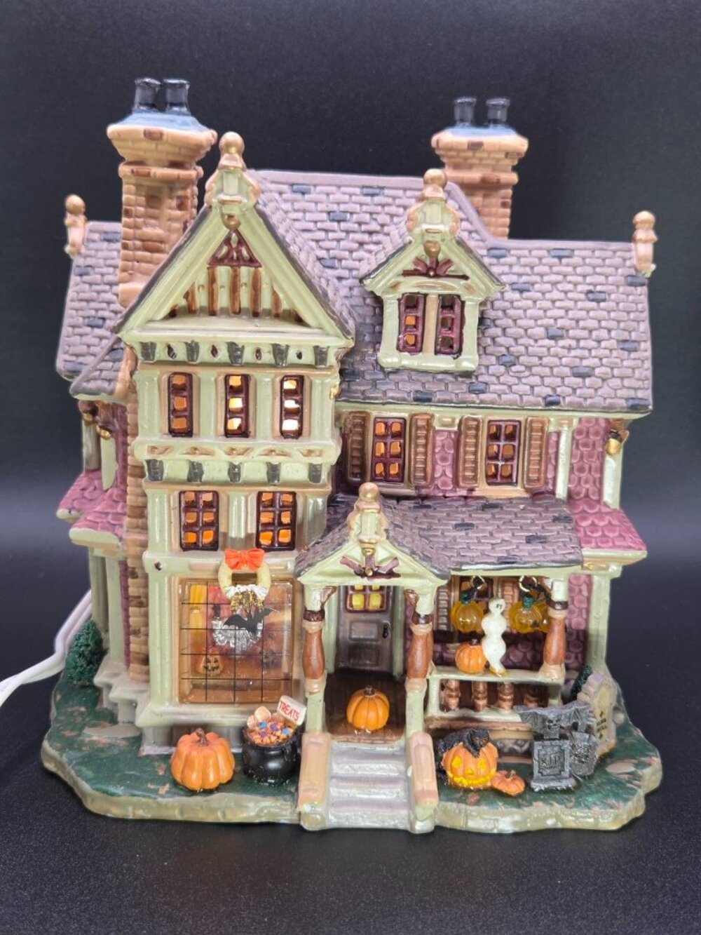 Lemax Spooky Town Trick or Treaters' Haven Lighted Halloween House w/ Box 2004